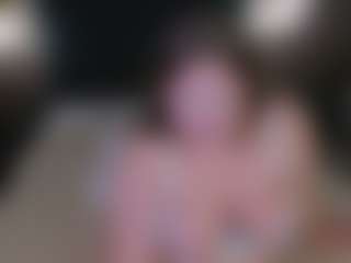 Live cam show with Chloe-Whitee - Lush Brown Hair on live.xheat.ai