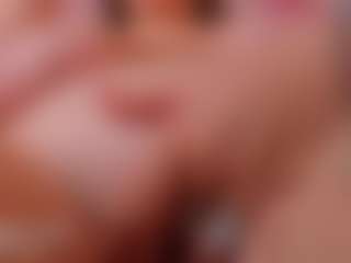Chloe-Whitee's Live Sex Cam Show