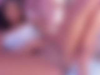 Live cam show with Averlie-Sterling - Striptease on Camsoda