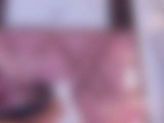 Live cam show with Averlie-Sterling - Ebony Petite on Camsoda