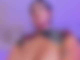 SarahYates MILF webcam performer live streaming