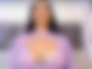 Live cam show with Coco D'Amore - Striptease on xxxlivecams.org