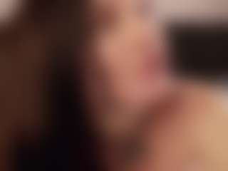 Live cam show with Aliyv - Petite on studioflirtlive.com