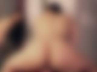 Live cam show with Aliyv - Petite on StripNow