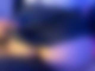 Live cam show with Cali Latina - Shaved Pussy on Fling VIP Chat