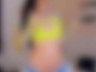 Live cam show with Ari-Ana - Brown Eyes on xheatlive.com