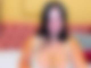 Live cam show with GloriaBates - Deepthroat on Camsoda
