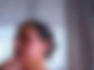 Mia MILF webcam performer live streaming