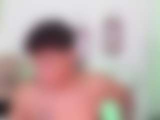 Yoximanuelmartz's Live Sex Cam Show
