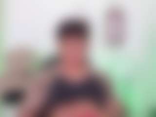 Yoximanuelmartz's Live Sex Cam Show