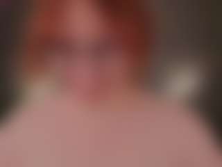 Live cam show with elliecoy - Upskirt on SmokeAndPoke
