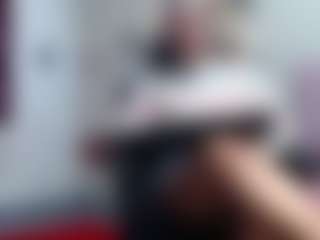 SolVegaNaciente MILF webcam performer live streaming