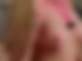 Spettacolo in cam dal vivo con Adelina and Emily - Ball Sucking su Camsoda