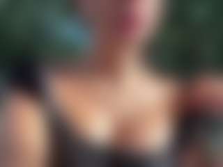 AisHhaFerrari's Live Sex Cam Show
