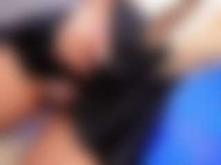 Live cam show with Ariia-janee - Black Hair on CamwithHer