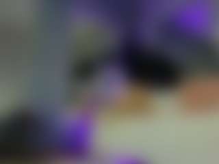 Live cam show with Reina-Cummingss - Green Eyes on intimatelivegirls.com