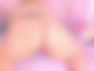 Live cam show with Samanta - Blonde Hair MILF on Camsoda