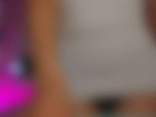 Live cam show with Luna-Vibee - Body Massage on Camsoda