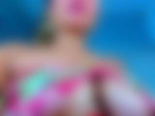 Live cam show with stefanymilk07Curv - Public MILF on Lustler