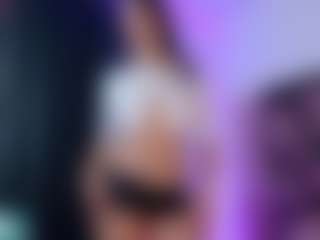 sharondeluxe MILF webcam performer live streaming