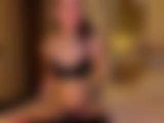 Live cam show with Leila-Unlit - Green Eyes on WildCum