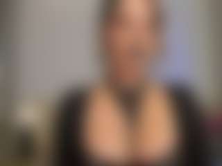 Medea-Queen MILF webcam performer live streaming