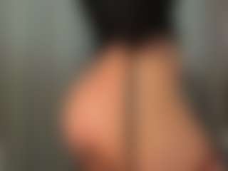Medea-Queen MILF webcam performer live streaming