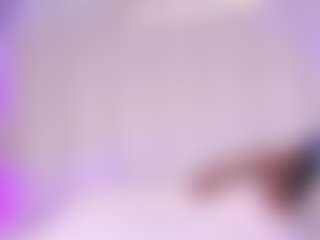 Live cam show with LovelyEyess - Average on Gym Cam Girls