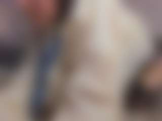 Live cam show with MaeChesser - Green Eyes on Dare Cams