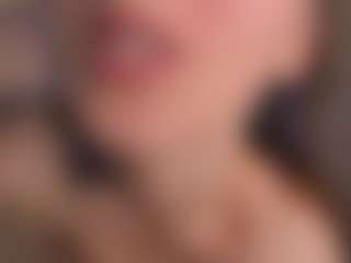 Live cam show with MaeChesser - Camel Toe on Fling VIP Chat