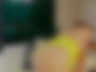 Live cam show with Malvina - Amateur Brown Hair on AdultVida.com