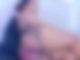 Live cam show with Aliisson-Cooper - Average on Milfs Live