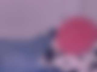 Live cam show with KellyWebster - Shaved Pussy on Cam Slut