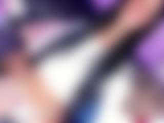 Spettacolo in cam dal vivo con Daniela-Ember - Smoking su Camsoda