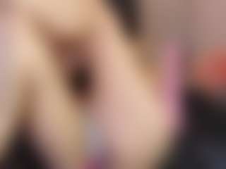 Live cam show with Madhison-Klain-S - Skinny MILF on StripNow