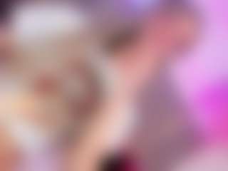 Live cam show with Ninaa-Keyli - Small Tits on StripNow