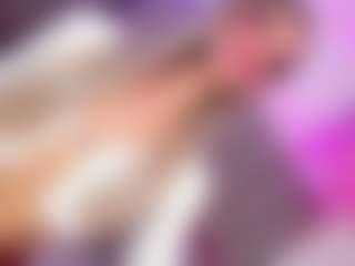 Show en direct avec Ninaa-Keyli - Tiny Tits sur Camsoda