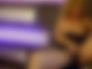 Live cam show with foxxy-milf - Blue Eyes on madthumbs