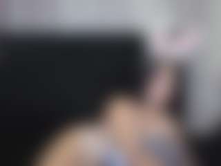 Live cam show with Alicee-Moonn - Tease on Camsoda