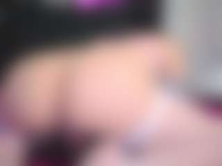 Live cam show with Alicee-Moonn - Lean on hornycams.live
