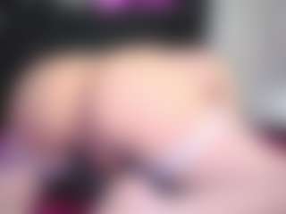 Live cam show with Alicee-Moonn - Flat Chested on Fling VIP Chat