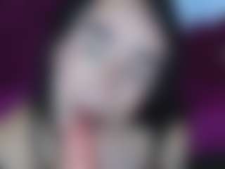 Live cam show with Alicee-Moonn - Lean on live18s.com