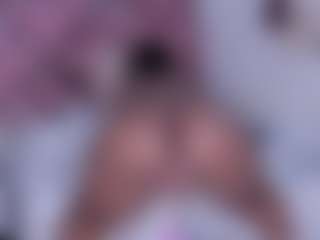 Live cam show with monicalinda - Body Massage on Camsoda