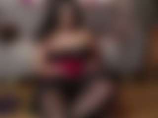 Alice MILF webcam performer live streaming