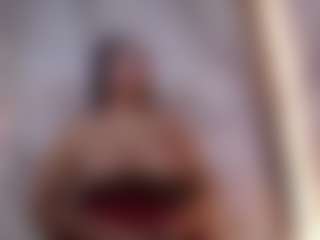 Live cam show with Alice - Public Mature on friskycurves.com