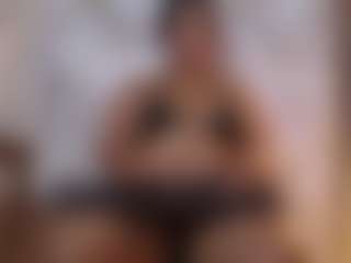 Alice MILF webcam performer live streaming