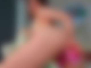 Live cam show with zia-ember - Striptease on Camsoda