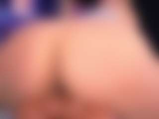Live cam show with LauRoberts - Teen (18+) on Chatstar