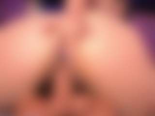 Live cam show with LauRoberts - Green Eyes on AdultVida.com