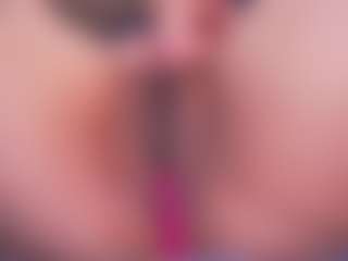 LauRoberts's Live Sex Cam Show